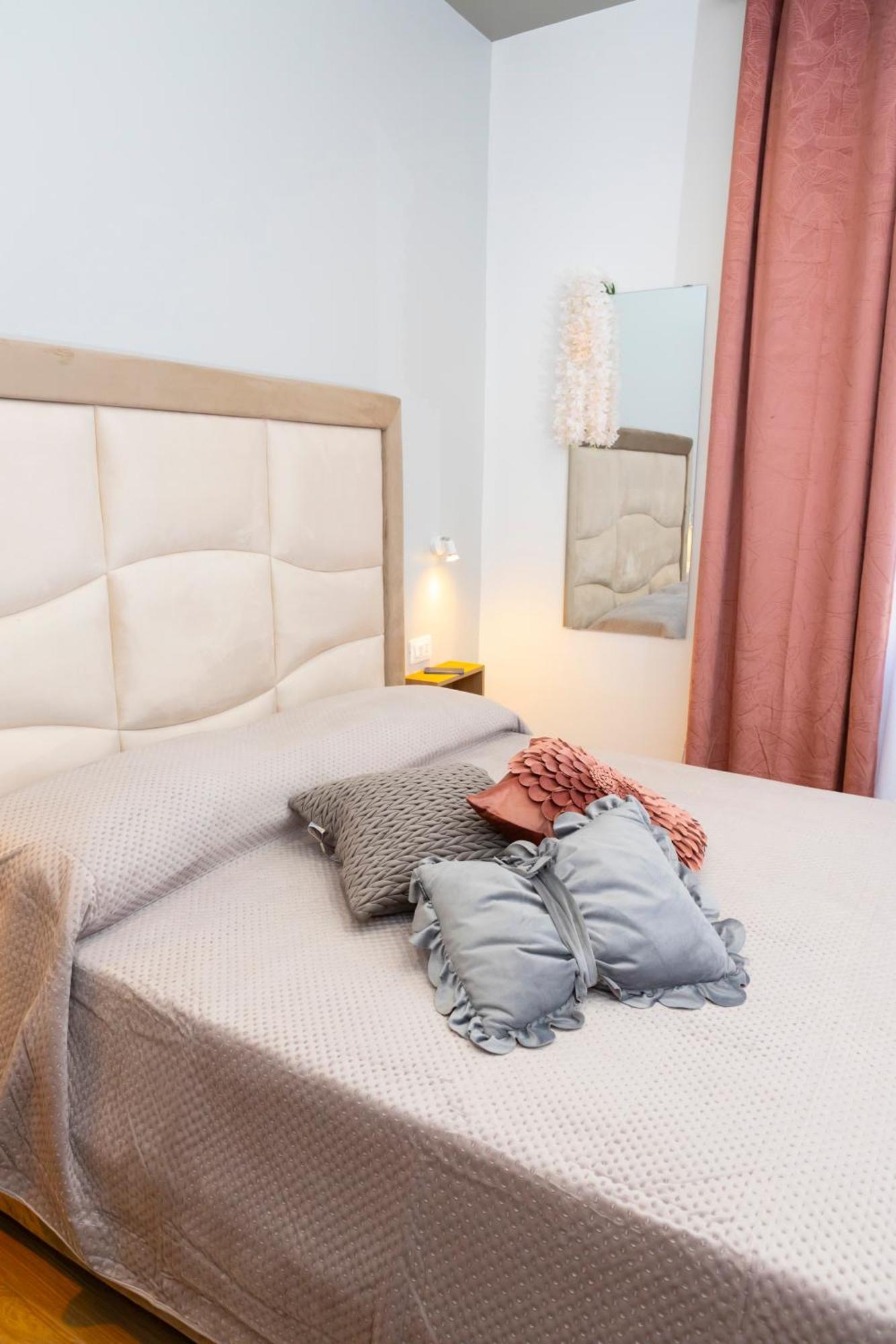 Alleria Rooms Napels Buitenkant foto