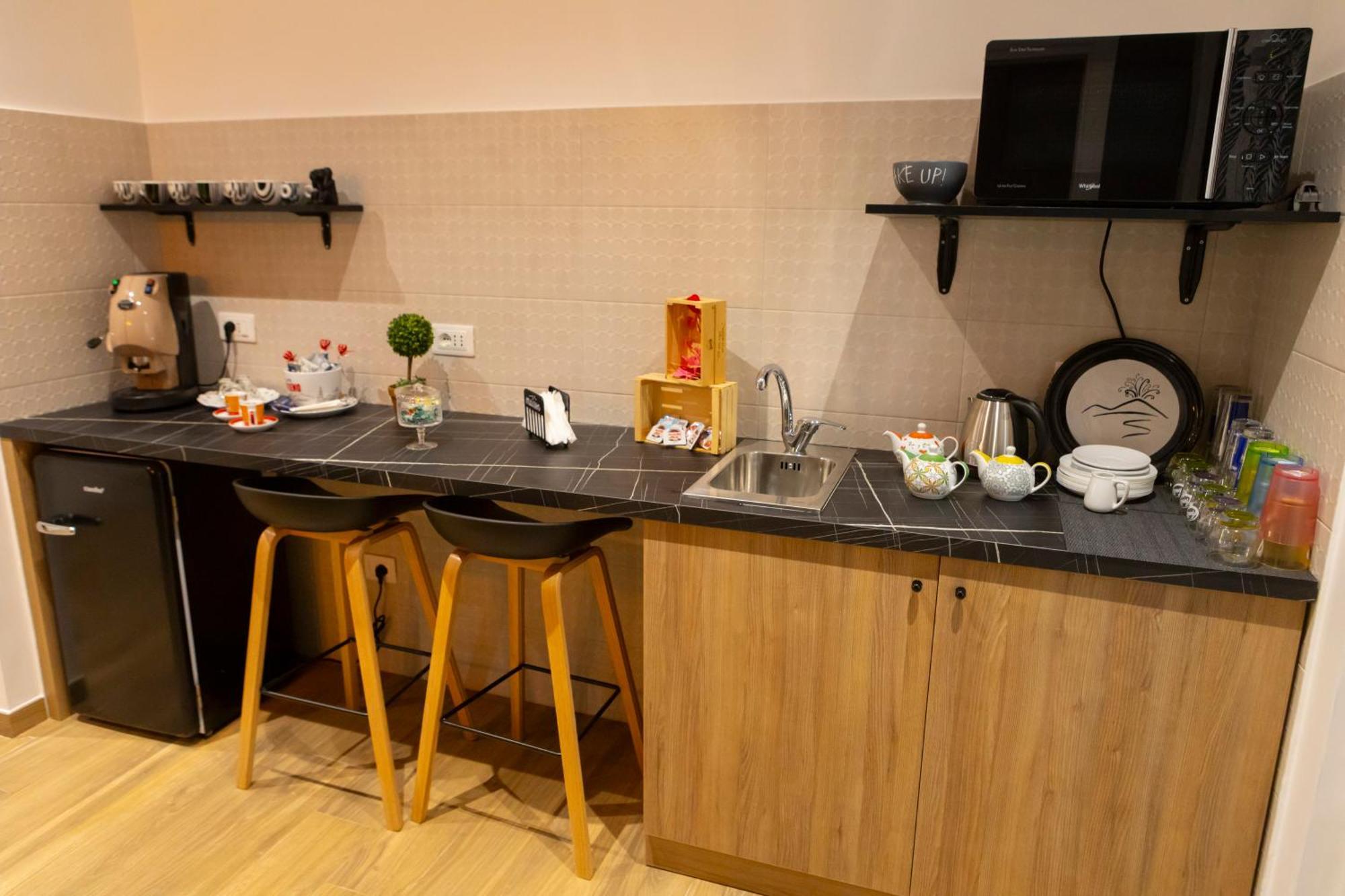 Alleria Rooms Napels Buitenkant foto
