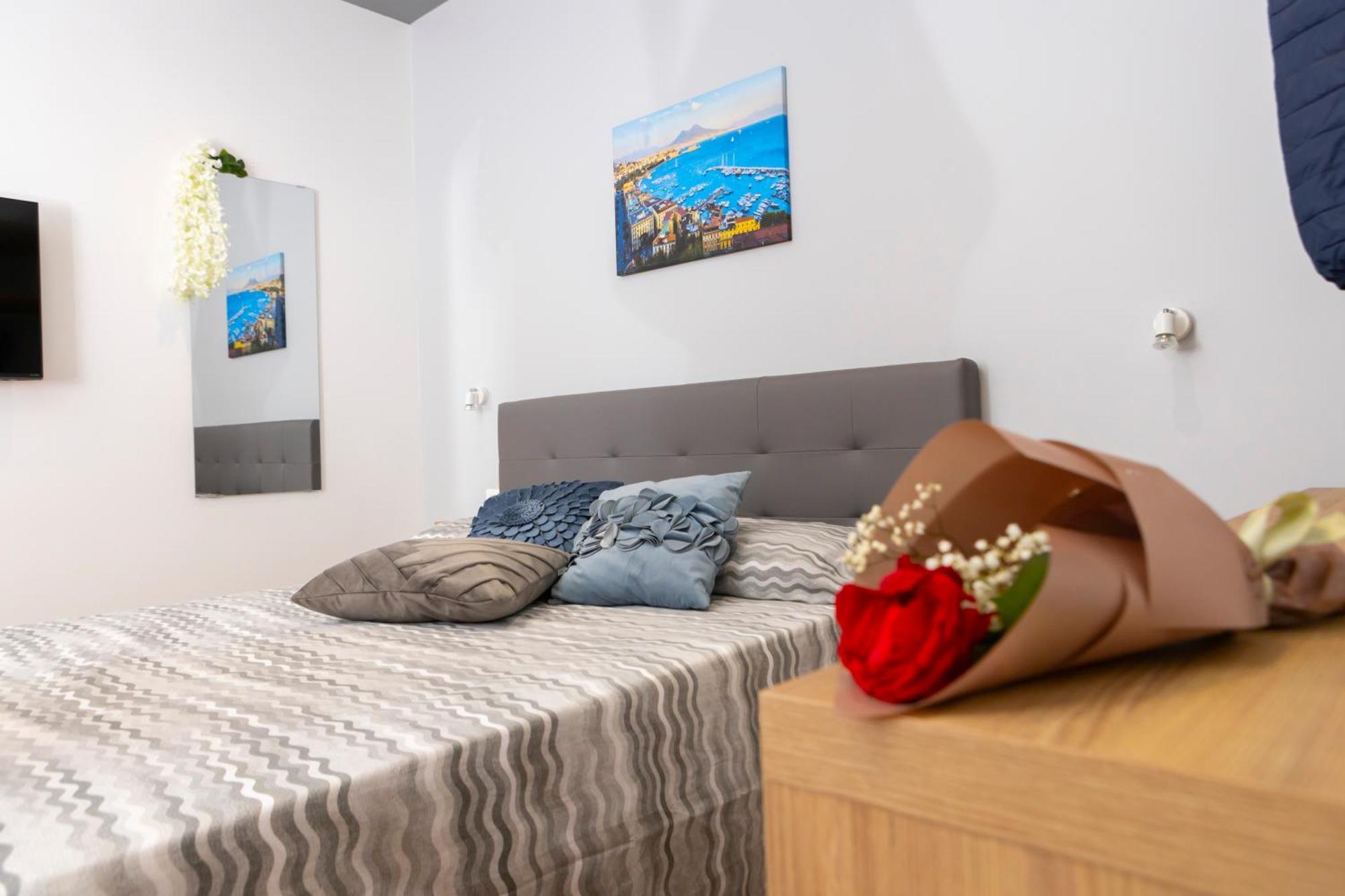 Alleria Rooms Napels Buitenkant foto