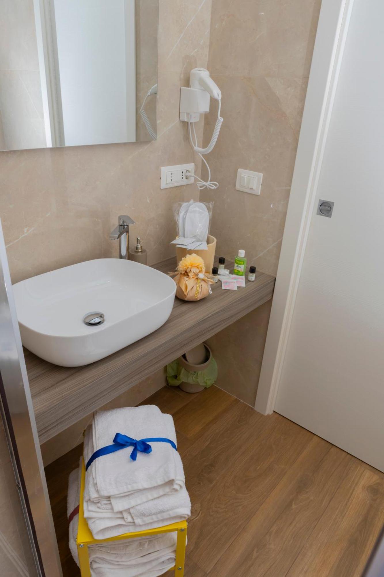 Alleria Rooms Napels Buitenkant foto