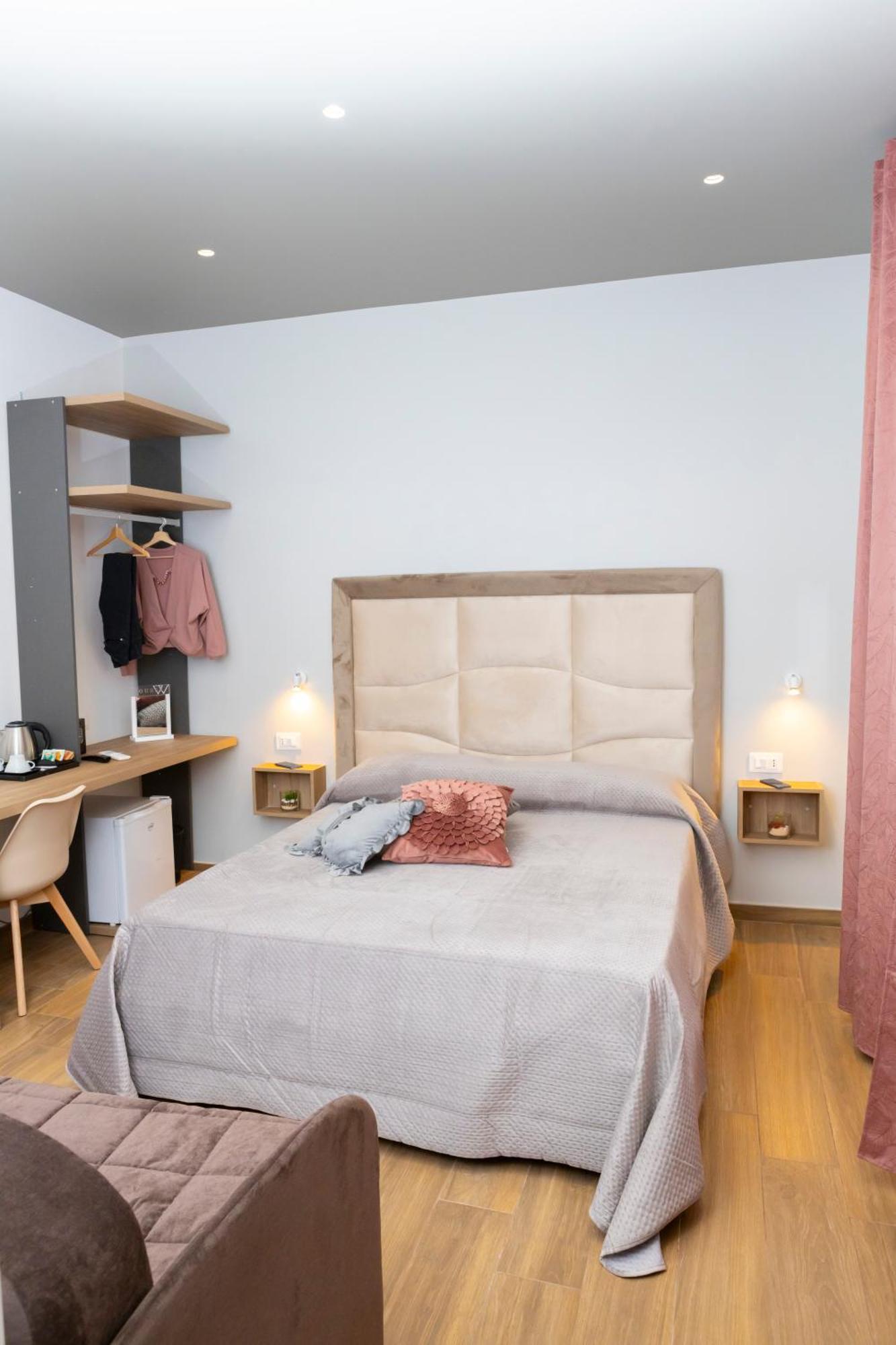 Alleria Rooms Napels Buitenkant foto